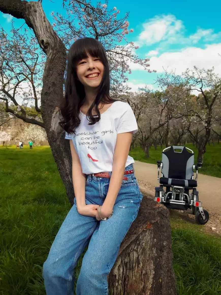 Studenta română la Madrid care și-a scris examenele cu nasul: „În România, universitățile nu se gândesc că un tânăr ca mine ar vrea să studieze”