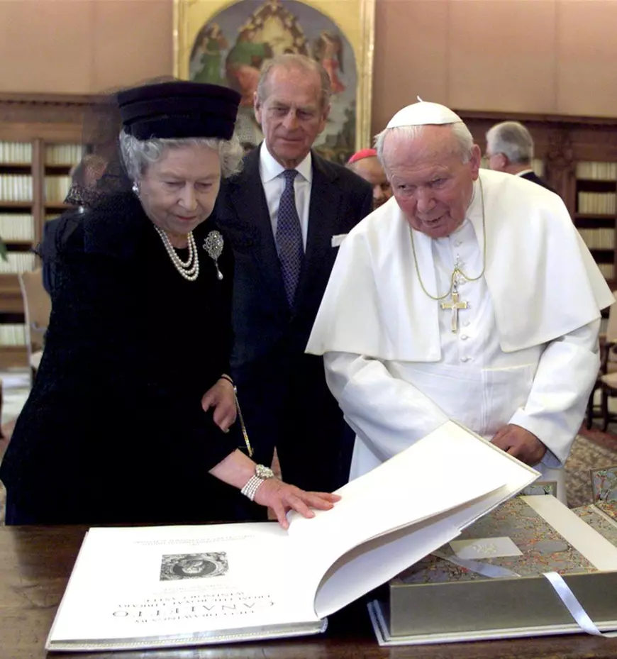 Papa Francisc, omagiu adus prințului Philip: „Un bărbat devotat mariajului și familiei sale”