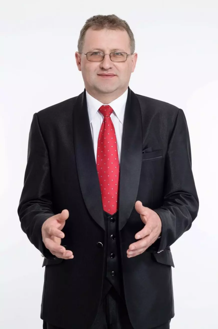 Primar condamnat definitiv pentru pornografie infantilă le citește povești copiilor de grădiniță