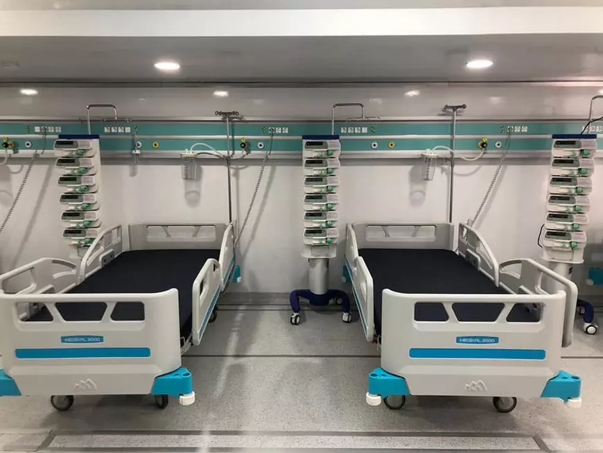 TIR cu 12 paturi ATI dus la Iași, în timp ce Spitalul modular de la Lețcani, cu 48 de paturi, rămâne închis