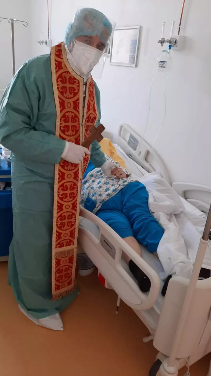 Preotul Constantin Diaconșu, printre pacienții cu COVID-19. Foto: arhivă personală