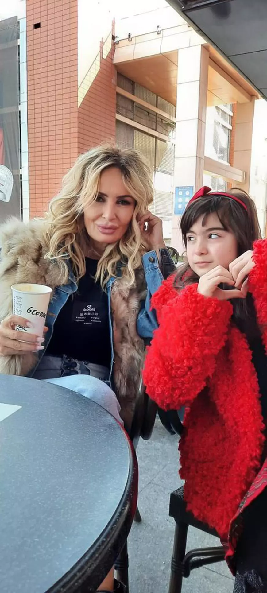 Daniela Gyorfi, nevoită să își schimbe implantul mamar. „Mi s-a fisurat. Mă doare și se vede”