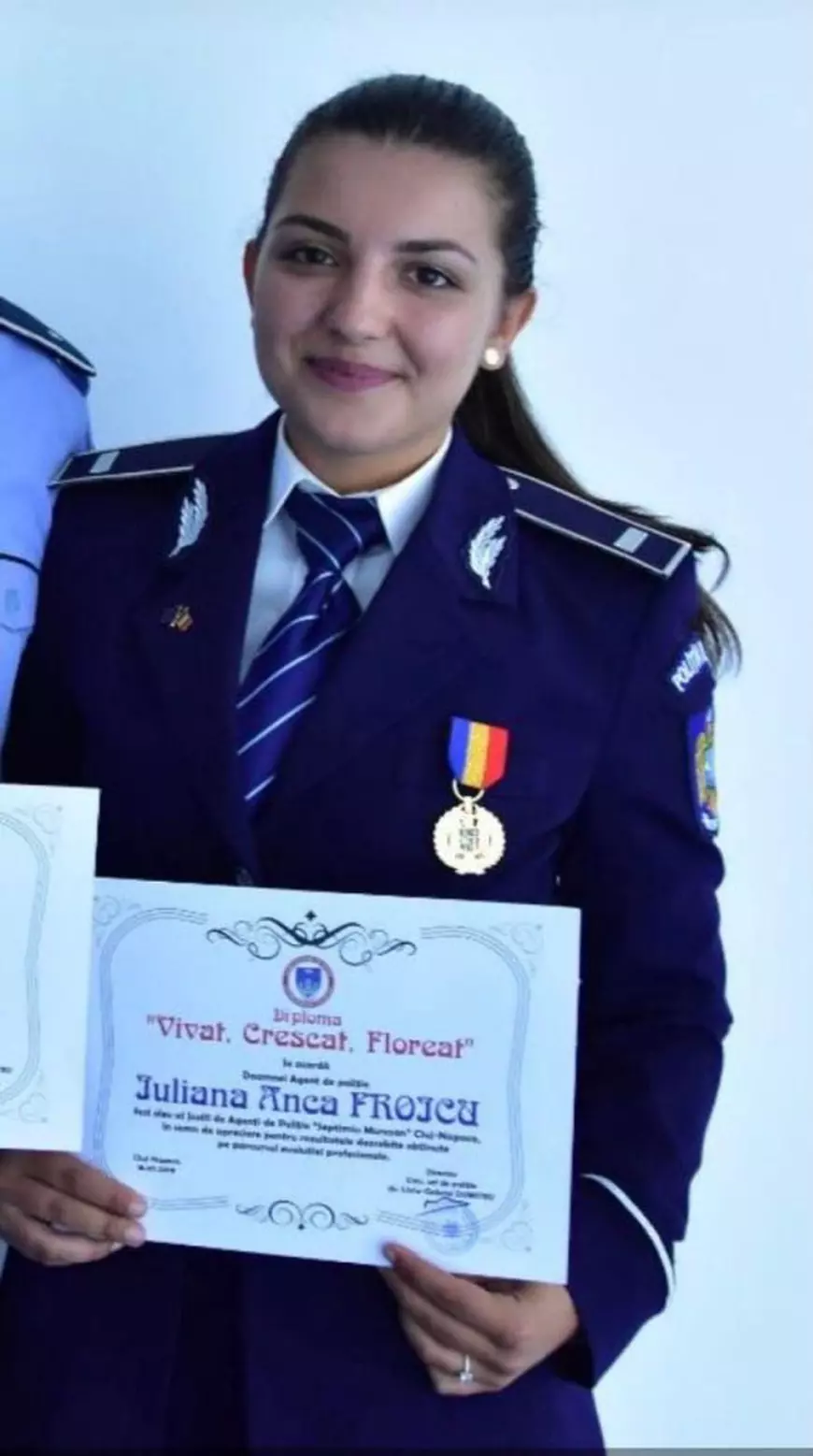 Cum a salvat o polițistă din Botoșani o fetiță de 3 ani pe care tatăl amenința că o ucide cu maceta