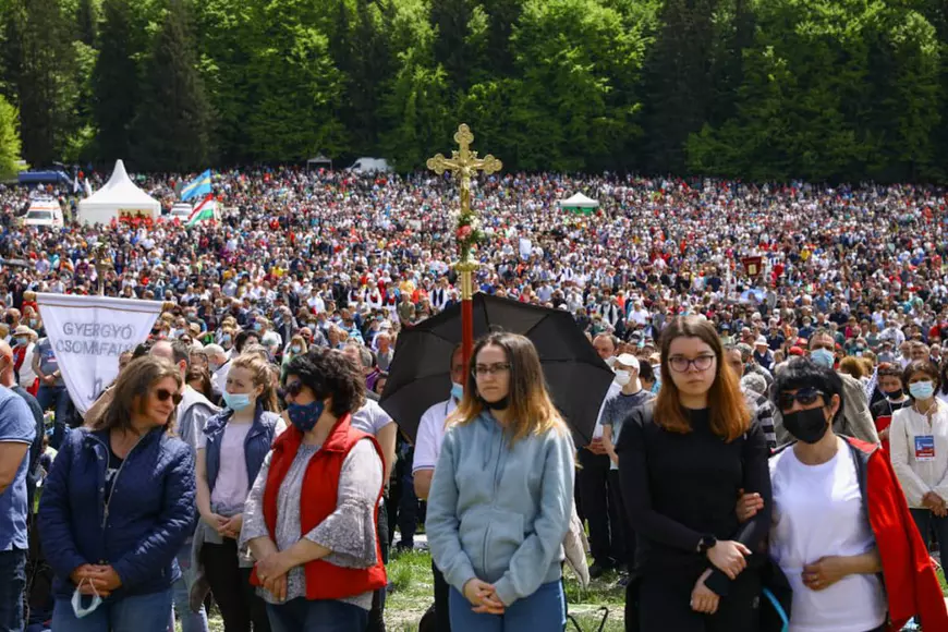 Zeci de mii de oameni au participat sâmbătă la pelerinajul de la Șumuleu Ciuc, primul de la ridicarea restricţiilor
