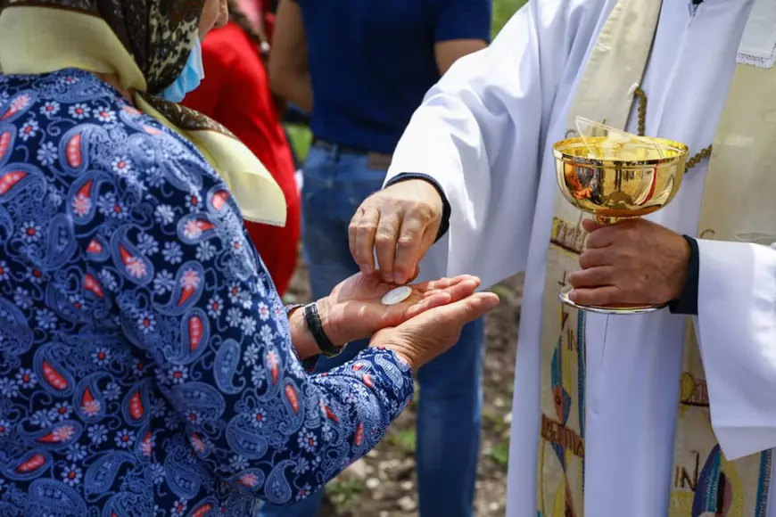 Zeci de mii de oameni au participat sâmbătă la pelerinajul de la Șumuleu Ciuc, primul de la ridicarea restricţiilor