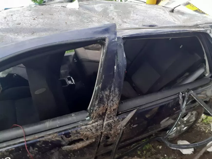 Cinci tineri care se întorceau de la discotecă, răniți grav după ce au intrat cu mașina într-o casă