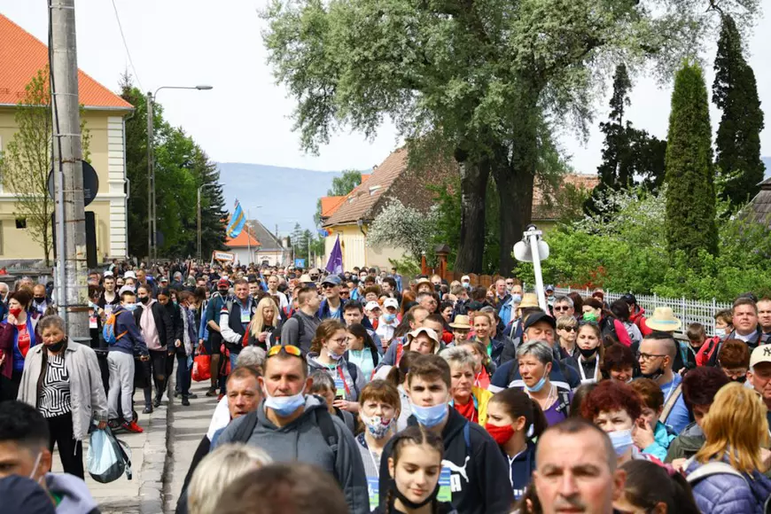 Zeci de mii de oameni au participat sâmbătă la pelerinajul de la Șumuleu Ciuc, primul de la ridicarea restricţiilor