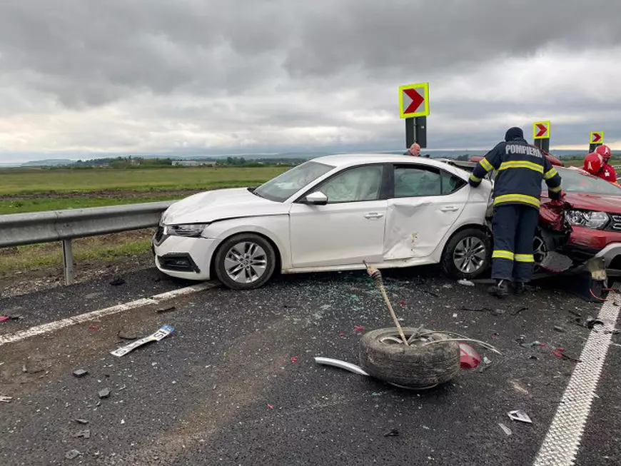 Accident în lanț pe Centura Bacăului, cu patru mașini și un TIR. 6 persoane, la spital