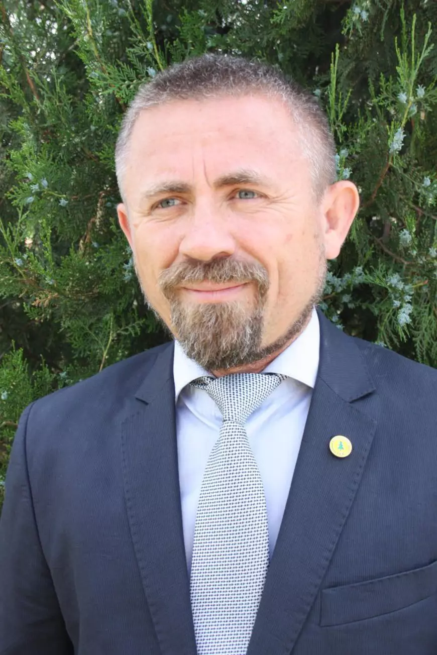 Un primar din Suceava, acuzat că a băgat în spital un consilier: „M-a bătut măr”. Edilul: „Doar l-am îmbrâncit”