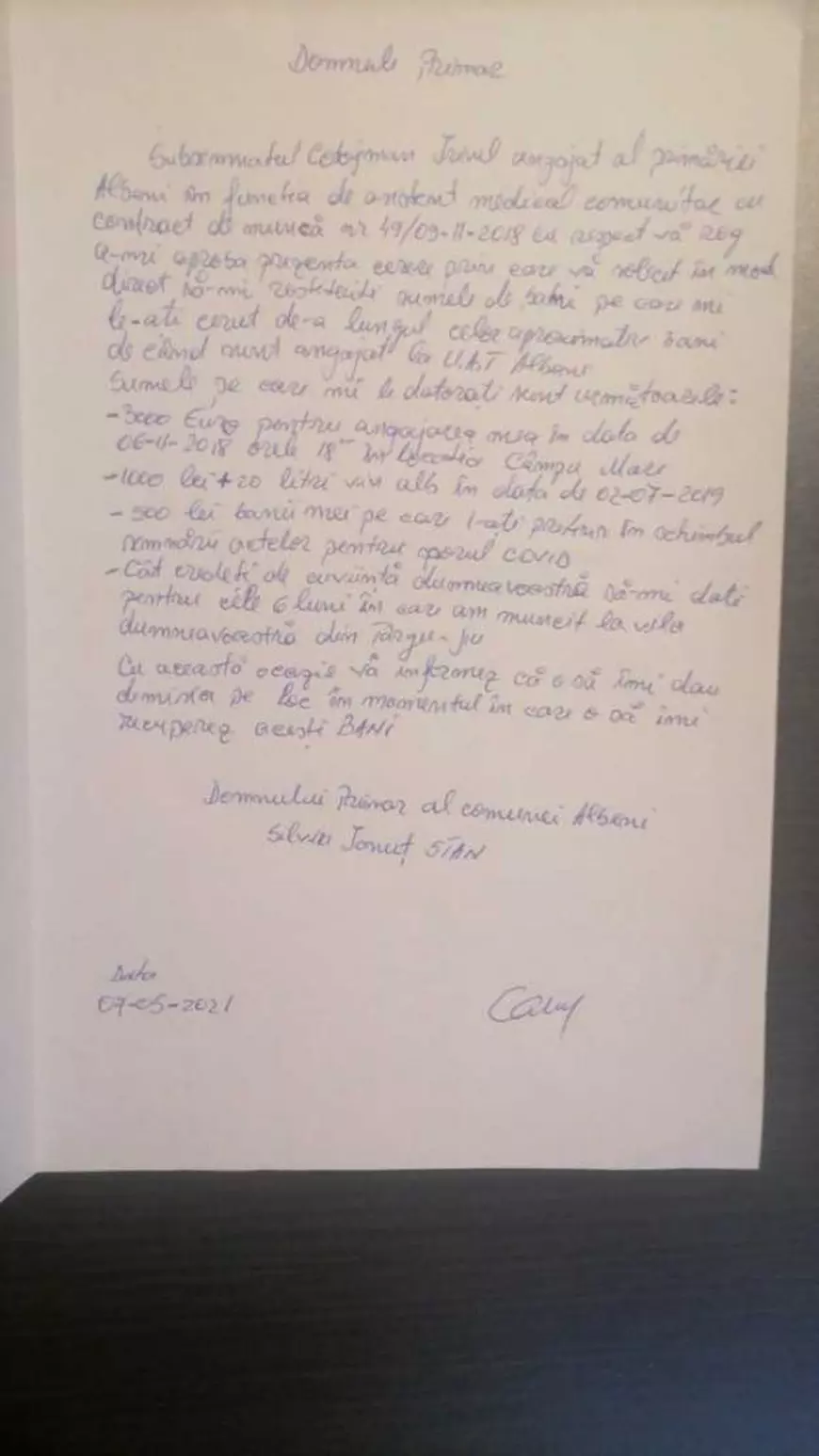 Un asistent medical din Gorj a cerut în scris să îi fie returnată de primar „șpaga” pe care a dat-o pentru angajare