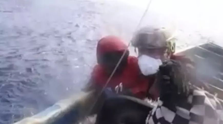 Găsiți în viață într-o barcă, în Atlantic, după 3 săptămâni fără apă și mâncare