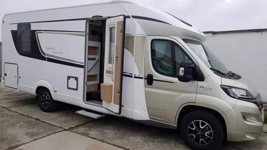 Cum a păcălit un brașovean zeci de români ca să le închirieze autorulote