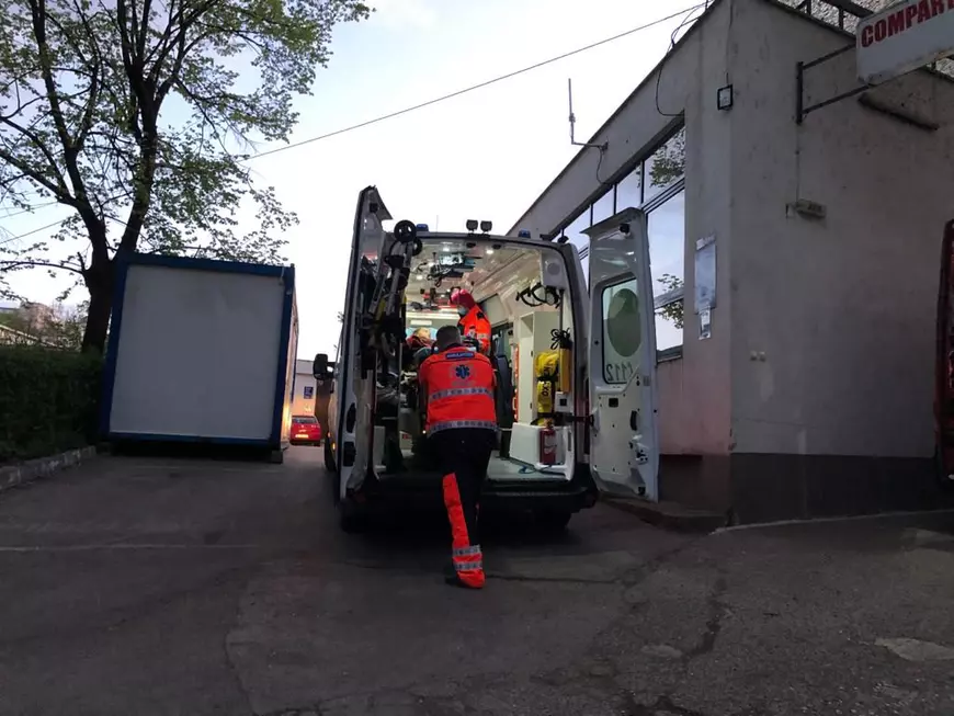 Doi copii transferați de urgență cu elicopterul la București, după o supradoză de paracetamol