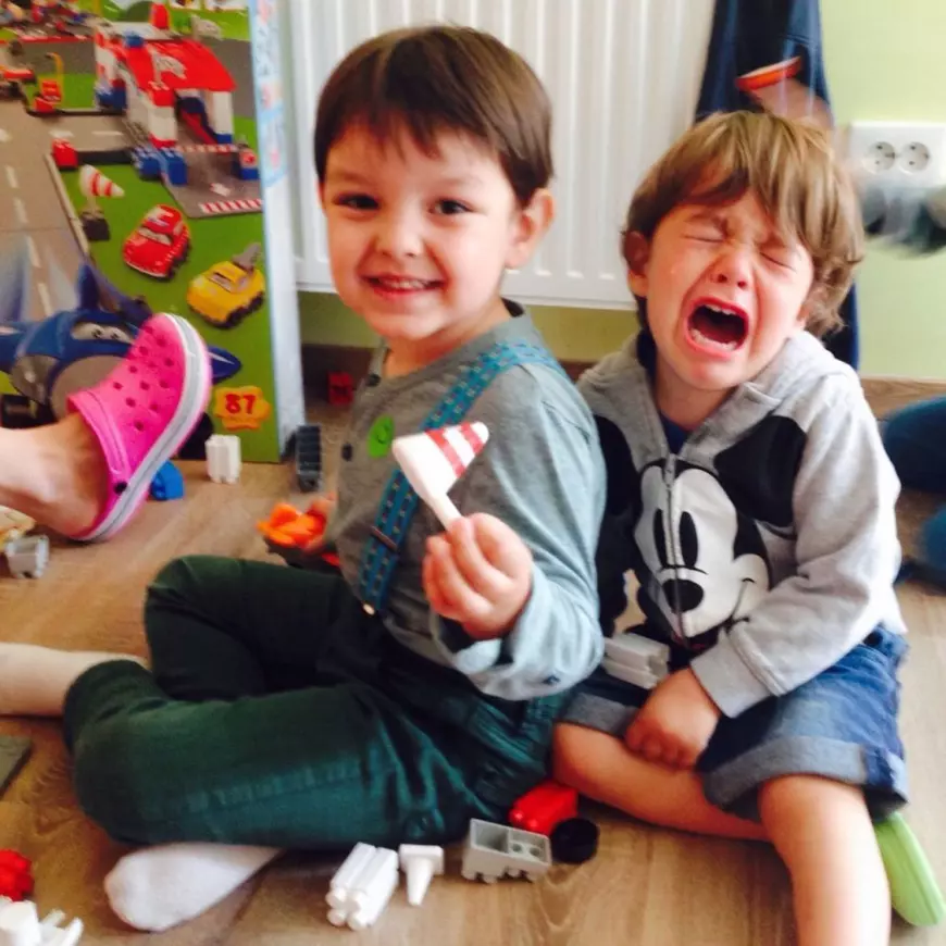 Ce ținută a purtat Elena Gheorghe în prima zi de grădiniță a fiicei sale. „Prea sumar îmbrăcată”