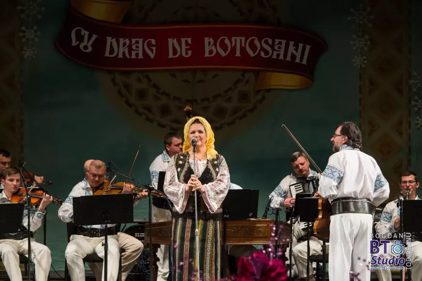 „Am plecat ca să nu mă dea afară”. Sofia Vicoveanca explică despărțirea de ansamblul cu care cânta de peste 20 de ani