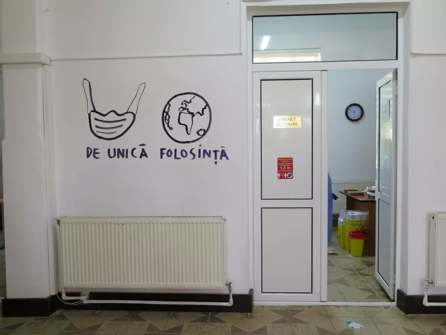 Neașteptatele mesaje despre vaccinare ale artistului Dan Perjovschi