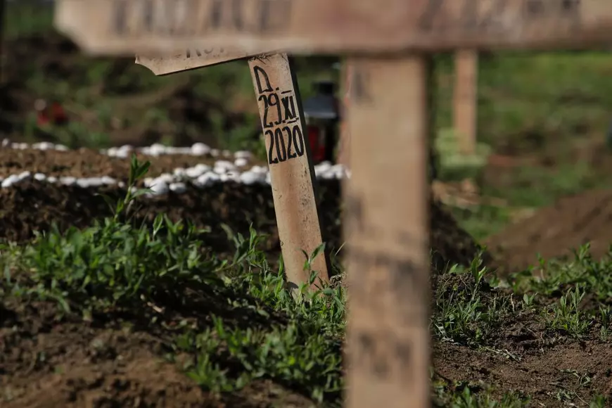 Cimitirul din București cu cele mai multe morminte pentru victimele de COVID. „Aici a ajuns toată durerea”