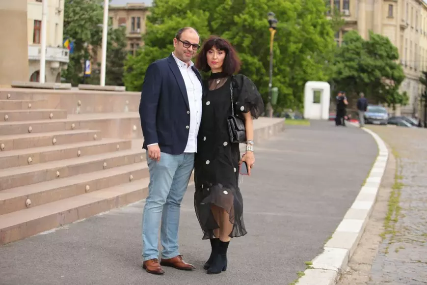 Muzica democrației în prima seară de relaxare: piesa de la Teatrul Național și protestele de la Universitate