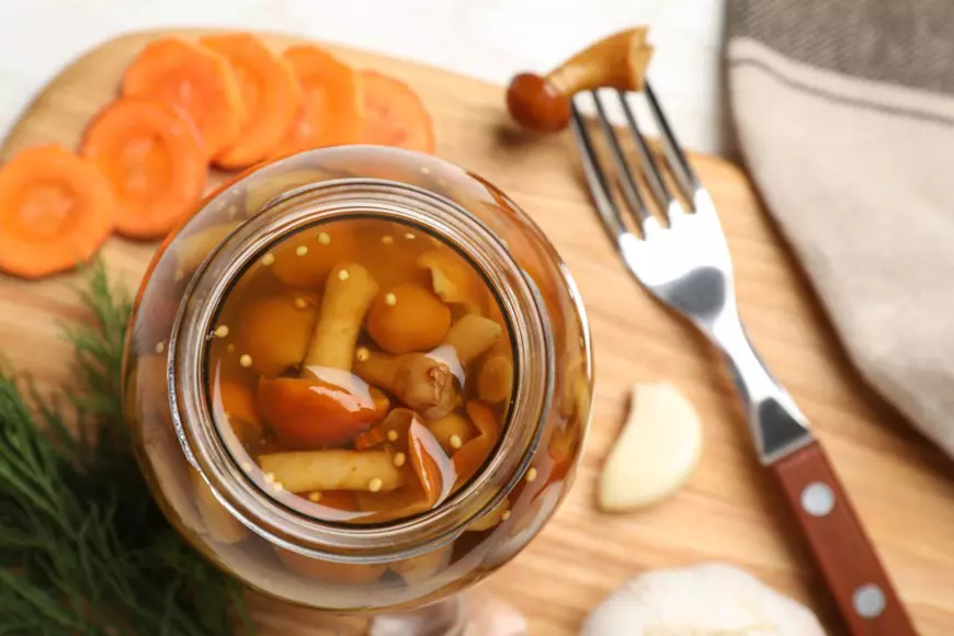 Ghebe marinate la borcan