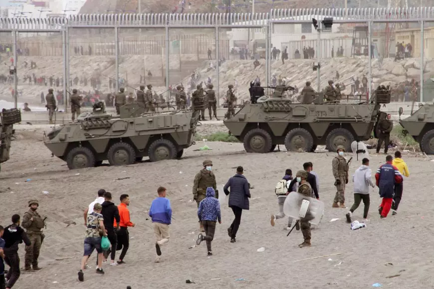 Imaginea disperării. Mii de migranți africani înoată zilnic spre Spania