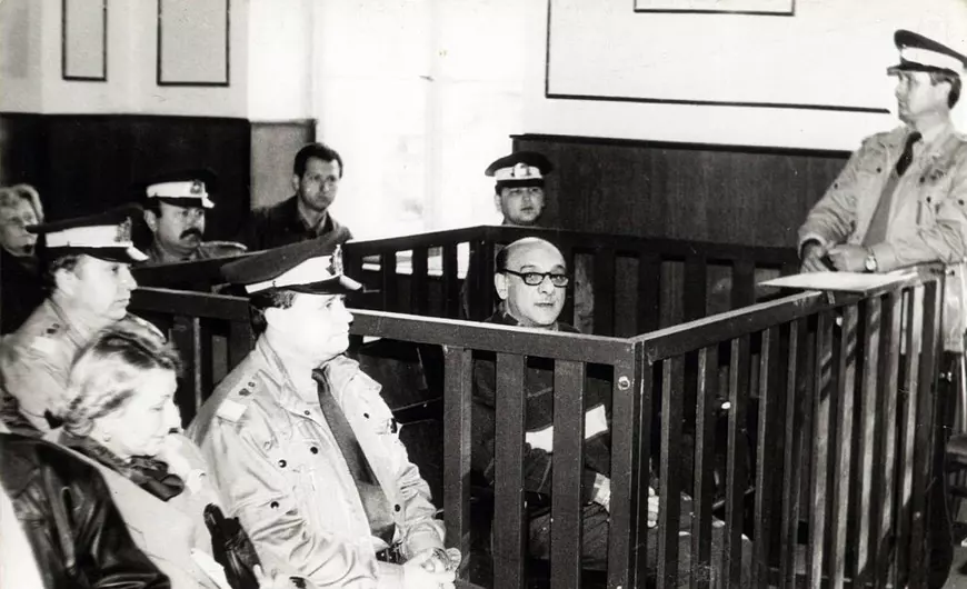 Cum a ajuns o expoziție despre „fenomenul Caritas” să fie blocată de primăria lui Boc