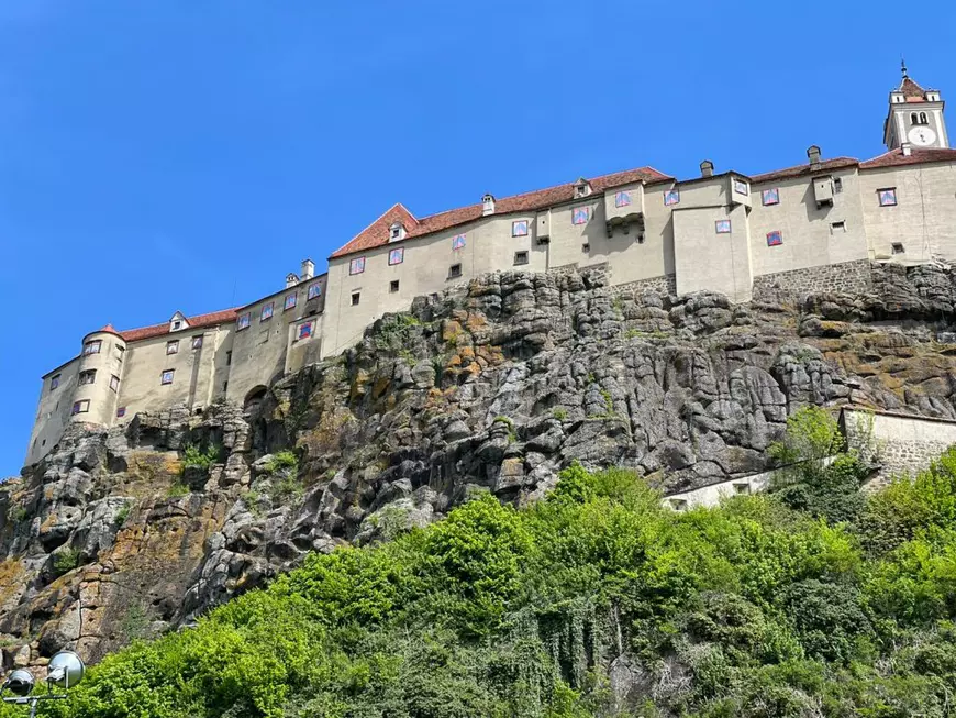 Întâlnire de gradul trei: prințul austriac a deschis ușa casei, i-a văzut pe ziariștii români și a zis „Nu!”﻿