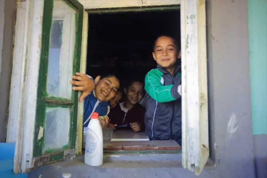 Un tată singur dintr-un sat din Dâmboviţa se zbate să pună pâinea pe masă pentru cei patru copii ai săi: “Din fapte, nu din vorbe se vede iubirea”