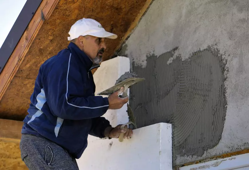 Un tată singur dintr-un sat din Dâmboviţa se zbate să pună pâinea pe masă pentru cei patru copii ai săi: “Din fapte, nu din vorbe se vede iubirea”