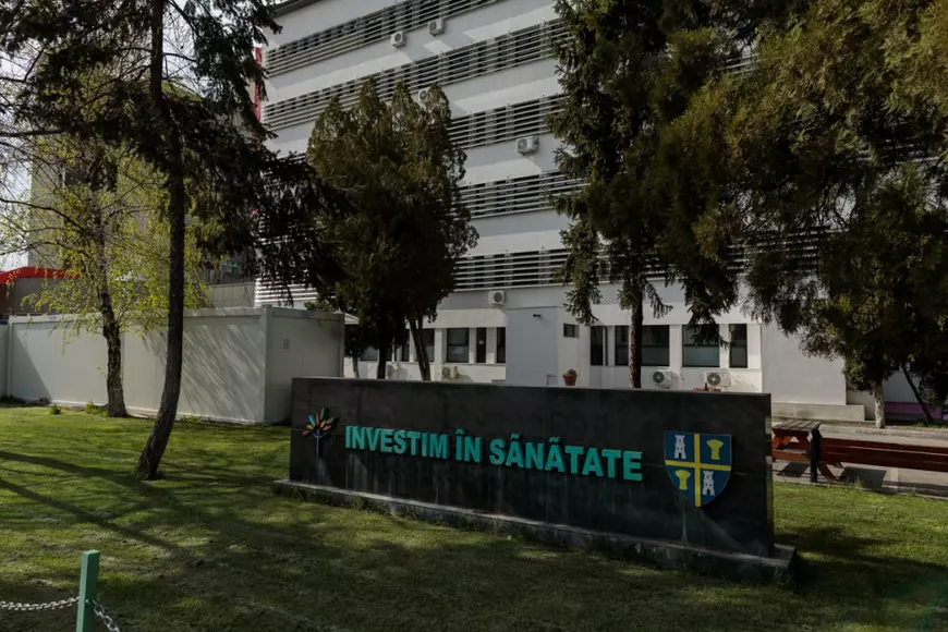 Rămas fără un picior după COVID, un bărbat îi acuză de neglijență pe medicii infecționiști de la spitalul din Slatina