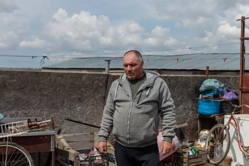 Cum se face justiția într-o comună izolată din Deltă. Cazul unui tânăr bătut cu bestialitate de alți doi: „O lună a mâncat cu paiul”