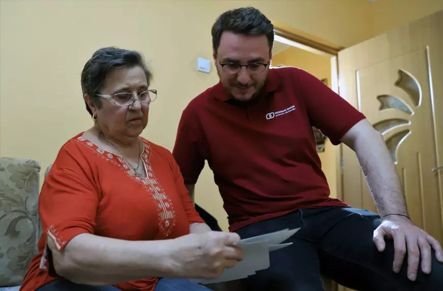 Alături de oameni. Cum schimbă o prietenie încrederea unei bătrâne în bunătatea celor din jur (Publicitate)