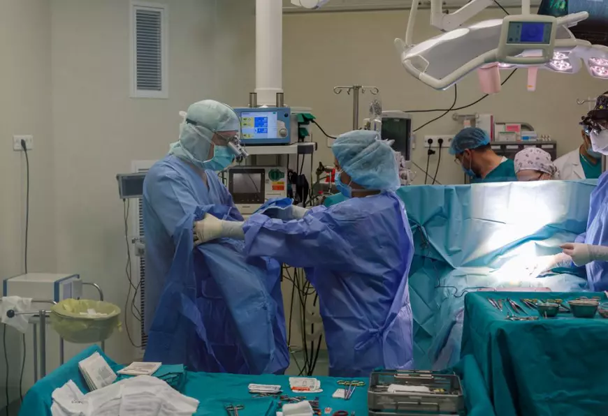 „Unii copii chiar din prima zi de viață pot muri și după operație reînvie”, spune un medic sirian revenit în România