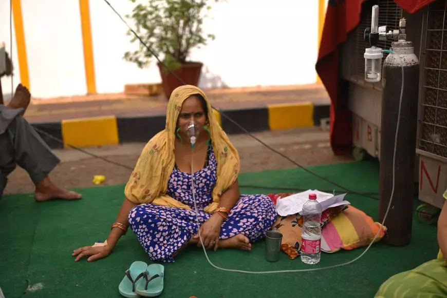 Vaccinarea cu două viteze: în vreme ce țările bogate revin la viață, virusul face ravagii în statele sărace