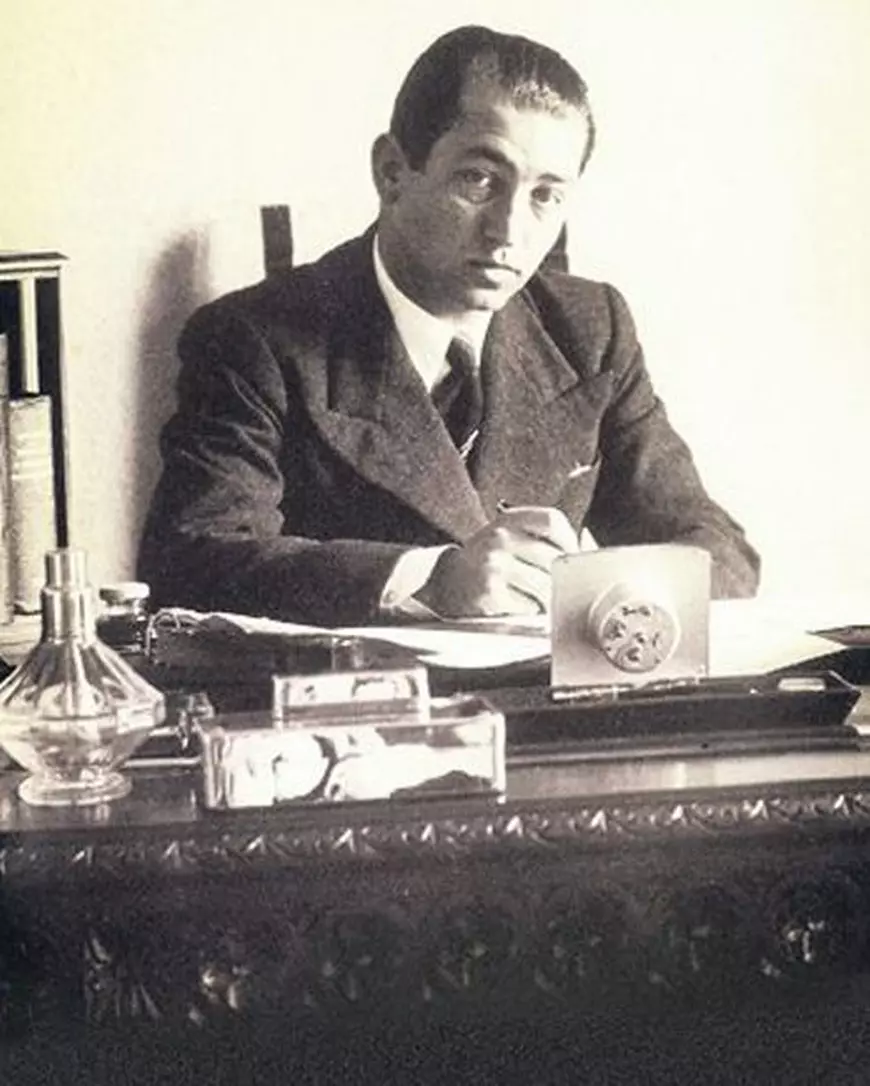 ”Probabil că nu avem autori contemporani de anvergura lui Tudor Arghezi. Se fac copywriters ori dezvoltă scenarii pentru jocuri video”