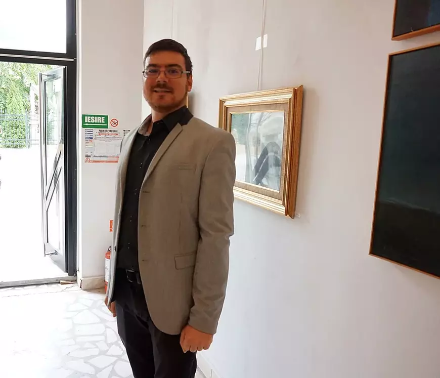 Un profesor de la Colegiul de Artă din Iași, condamnat recent pentru pornografie infantilă, continuă să le predea elevilor