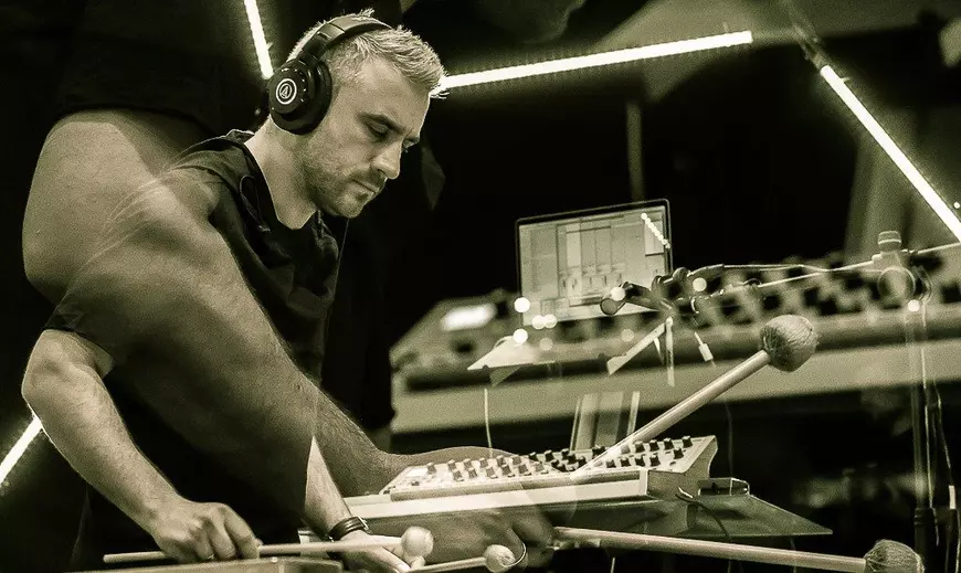 (Publicitate) Zoli Tóth lansează un nou trend muzical cu “Better Together”- primul său album de muzică electronică