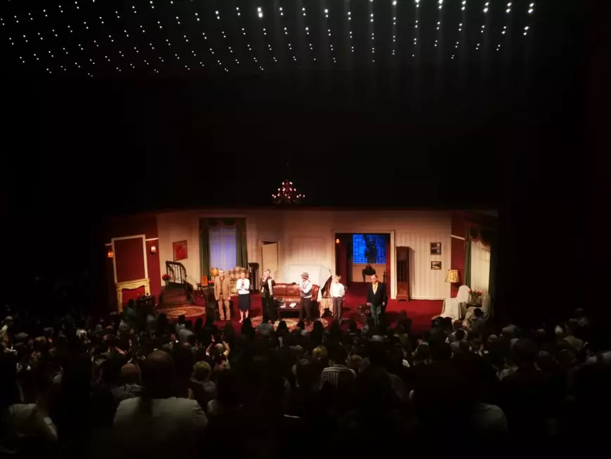 Muzica democrației în prima seară de relaxare: piesa de la Teatrul Național și protestele de la Universitate