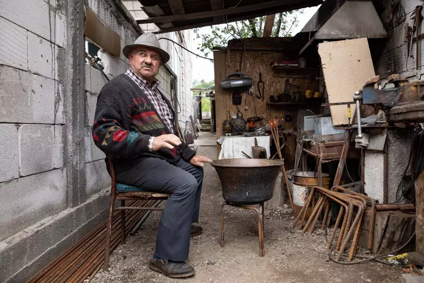 REPORTAJ. Acasă la primul bulibașă care s-a vaccinat: „Și din comunitatea românilor au prins curaj când ne-au văzut pe noi“