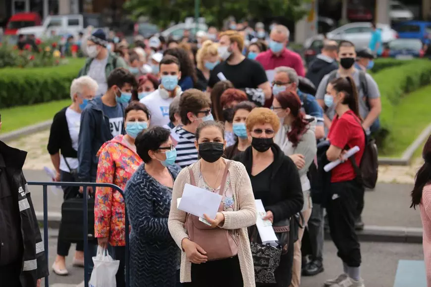 Coadă de zeci de metri la Sala Palatului, la a doua ediție a maratonului Vaccinării București