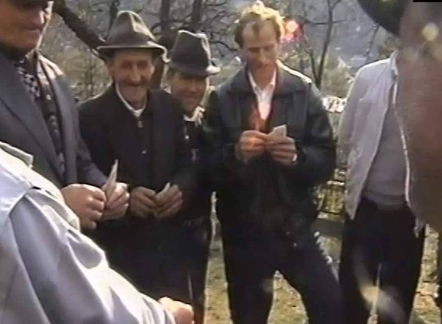 VIDEO | Jocuri fără ochii-n telefon. Imagini de arhivă cu obiceiurile de Paști din nordul Maramureșului, scoase la lumină după 22 de ani
