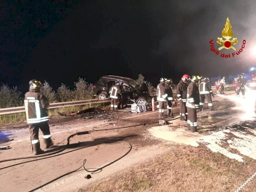 Imagini cu mașina în flăcări în care a murit Valentin, în Italia. Tânărul din Suceava avea 23 de ani