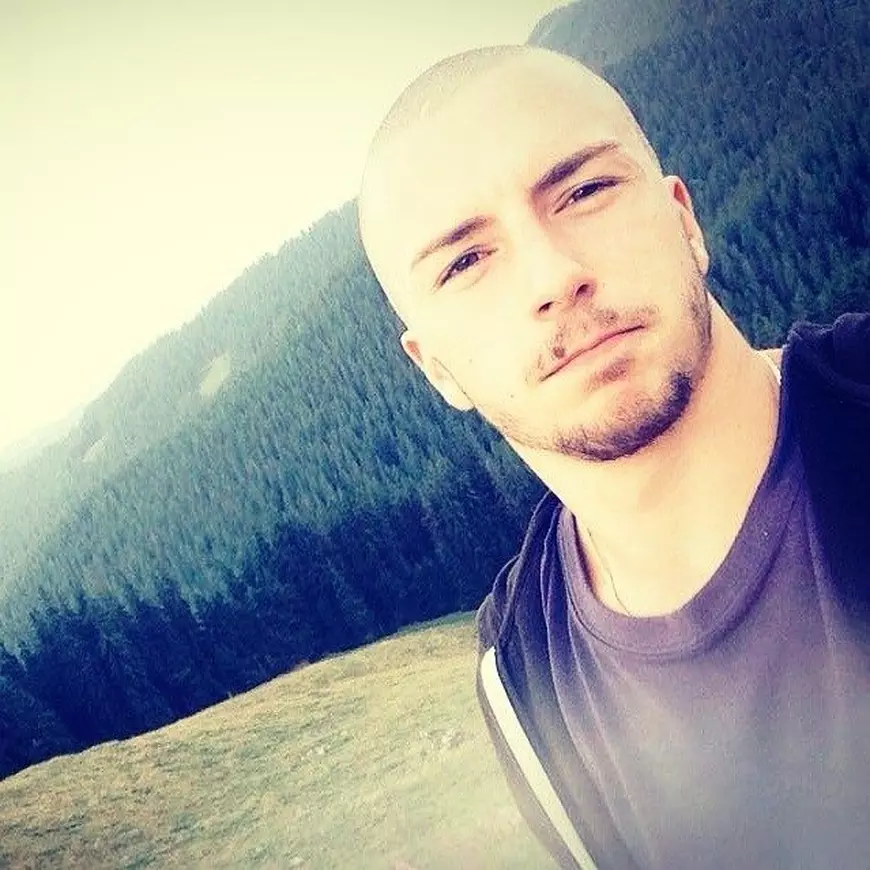 Imagini cu mașina în flăcări în care a murit Valentin, în Italia. Tânărul din Suceava avea 23 de ani