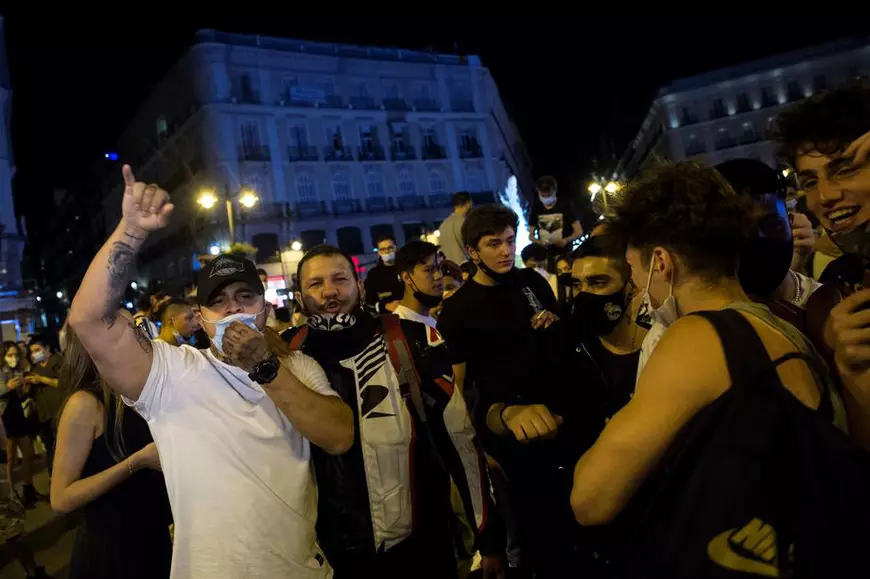 Sărbătoare ca de Revelion în Spania, după ridicarea restricțiilor de noapte