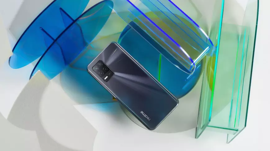 (Publicitate) realme 8 5G: performanţe 5G și design atractiv la un preț accesibil