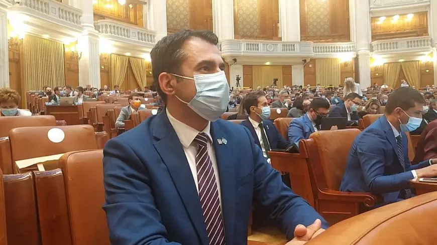 Derapaj al unui senator PSD la adresa lui Iohannis: „Omul ăsta chiar vrea ca în școli copiilor să se predea de fragezi practica masturbării”