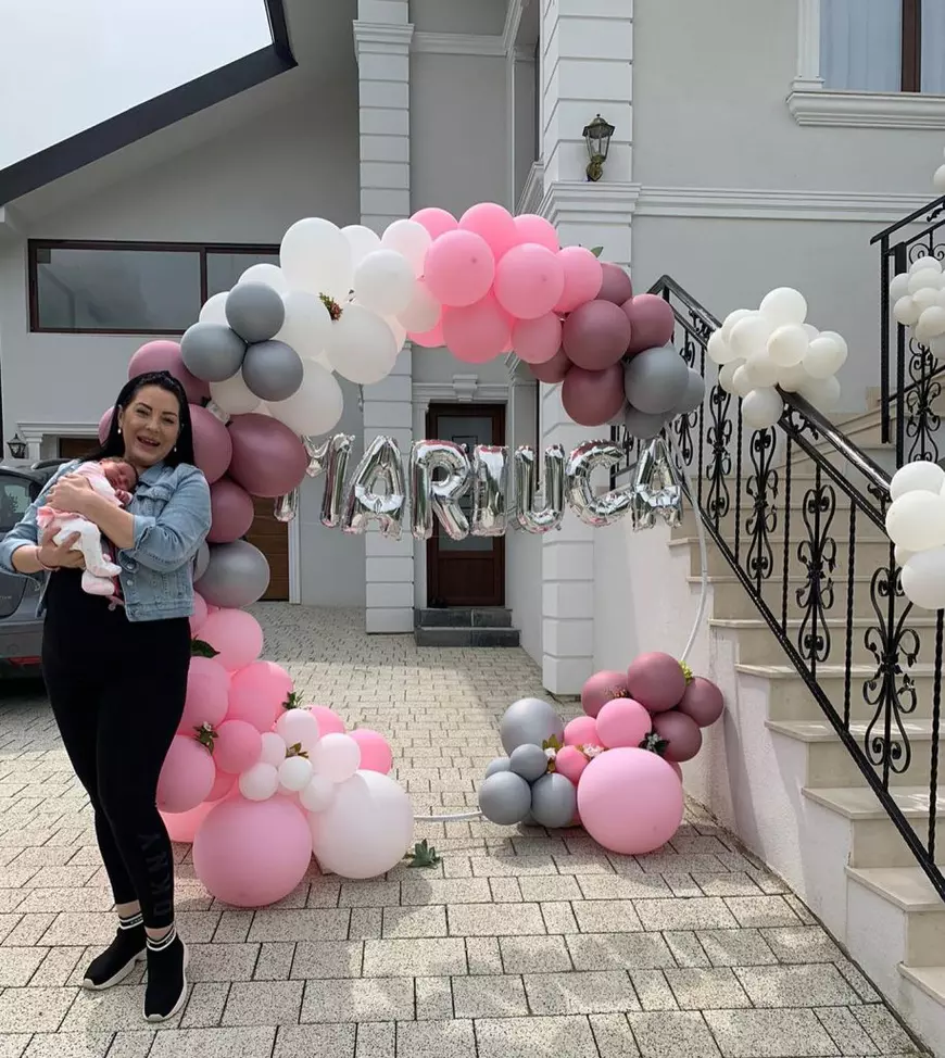 Cum și-a revenit Angela Rusu după ce-a de-a treia sarcină. Artista a devenit mamă la 47 de ani