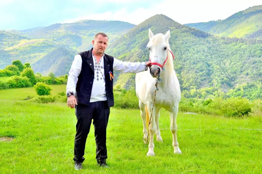 Derapaj al unui senator PSD la adresa lui Iohannis: „Omul ăsta chiar vrea ca în școli copiilor să se predea de fragezi practica masturbării”