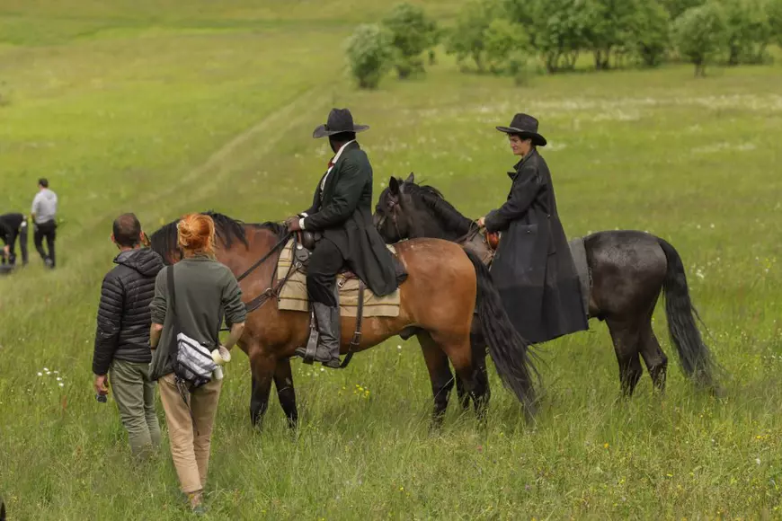 Actori pe platoul de filmare