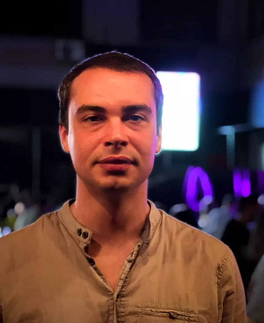 Actorul Adrian Nicolae prezintă Gala Premiilor Gopo 2021. A preluat ștafeta de la Alex Bogdan