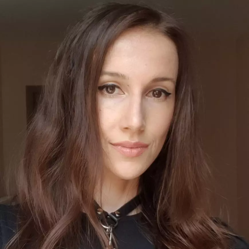 Supraviețuitoare din Colectiv, după noile tegiversări din proces: „Justiţia taie şi extirpă şansa la normalitate”